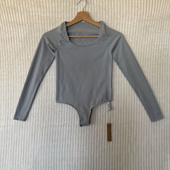 Skims Essential Long Sleeve Scoop Neck Bodysuit Light Grey Sz XXS/XS NWT - Picture 2 of 11